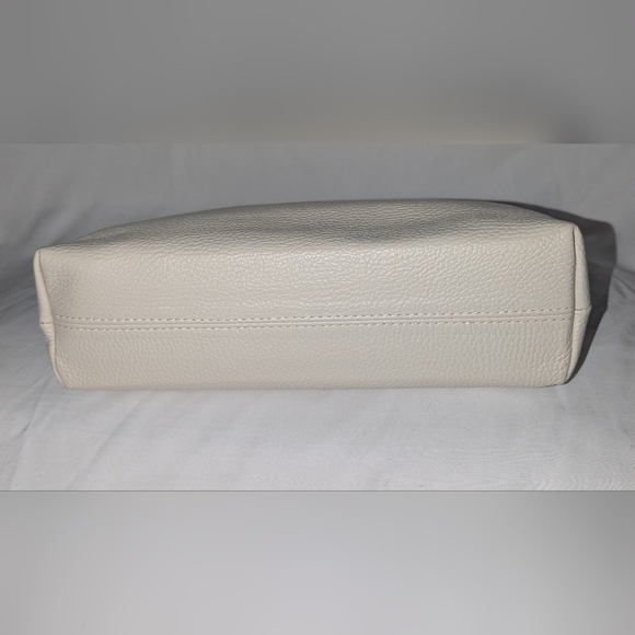 Valentina Cream Pebelled Leather Shoulder Bag with Tan Trim. - Picture 5 of 10